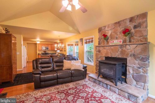 752 Apple Orchard Dr, Linden, VA 22642-6244
