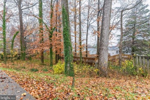 13732 Moccasin Ct, Woodbridge VA  22193-4422 exterior