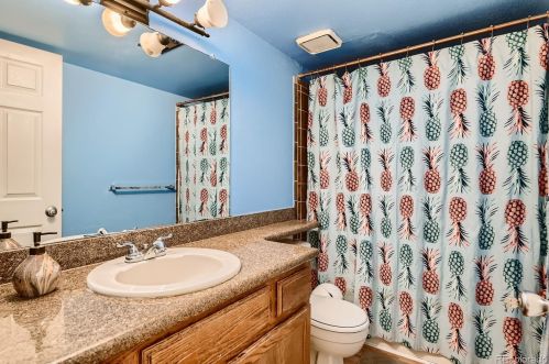 994 Nome St, Denver CO 80014-1850 exterior