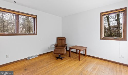 11 Woodbrook Cir, Wilmington DE  19810-4119 exterior