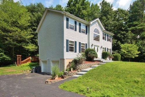 87 James Clark Dr, Middletown, NY 10940-6269