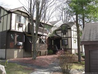 19 Falmouth Ct, Brookfield Center, CT 06804-2709