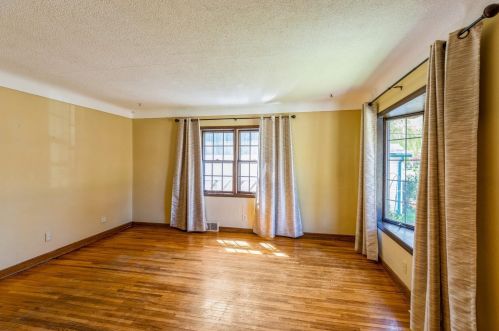 1862 4th St, Saint Paul, MN 55110-3165