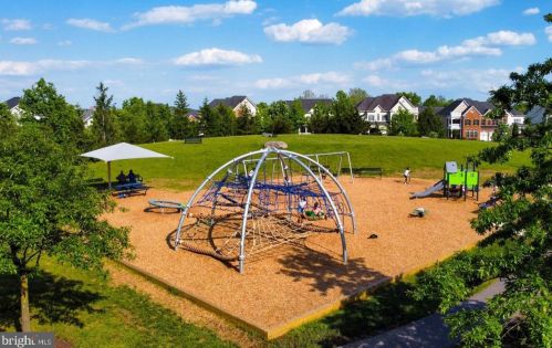 43331 Riverpoint Dr, Leesburg VA 20176-1296 exterior