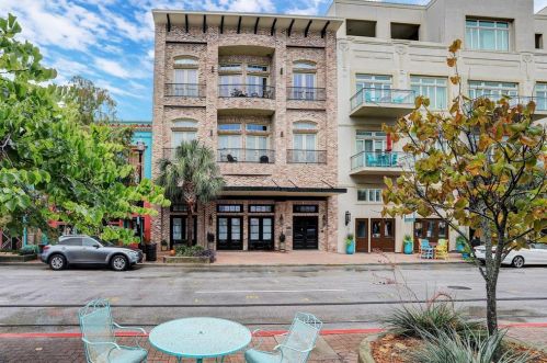 2214 Post Office St, Galveston, TX 77550-1926