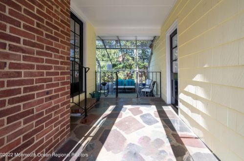 4 Laurel Dr, Little Silver NJ 07739-1416 exterior