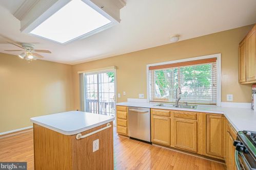 312 Hedgestone Ter, Leesburg VA  20176-4842 exterior