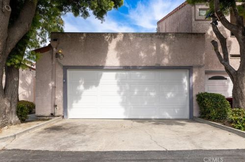 116 Racquet Club Dr, Compton, CA 90220-3181