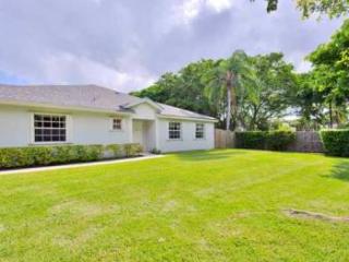 14282 97th Ter, Miami, FL 33186-7892