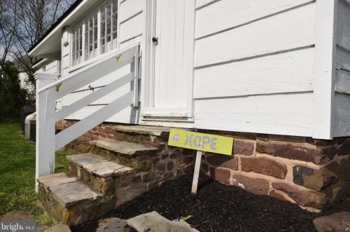 6745 Fayette St, Haymarket VA  20169-2916 exterior