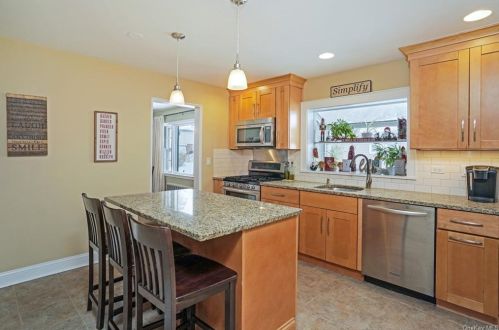 42 Avondale Rd, White Plains NY  10605-4641 exterior