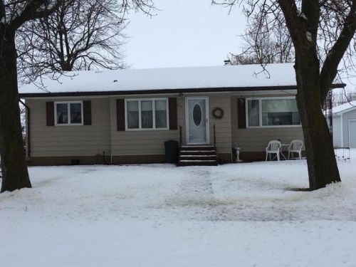 206 4th St, Bowesmont, ND 58225-4403
