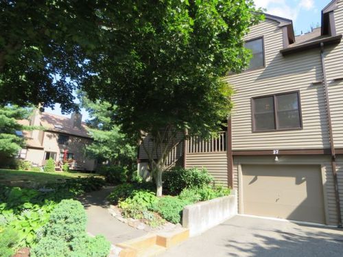 27 Meadowlark Cir, Upper Stepney, CT 06468-2647