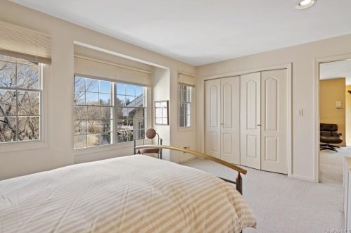 1 Doral Grn Dr, Rye Brook NY  10573-5405 exterior