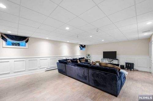 30 Oak Dr, Upper Saddle River NJ  07458-2132 exterior