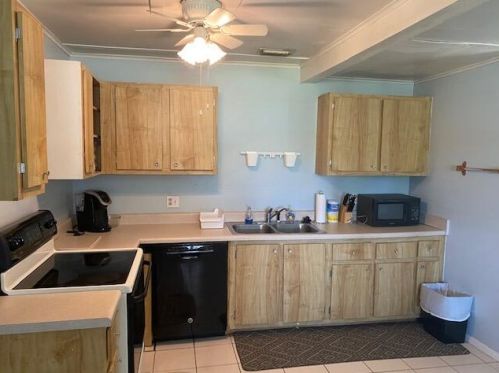 205 4th St, Belle Glade, FL 33430-3026