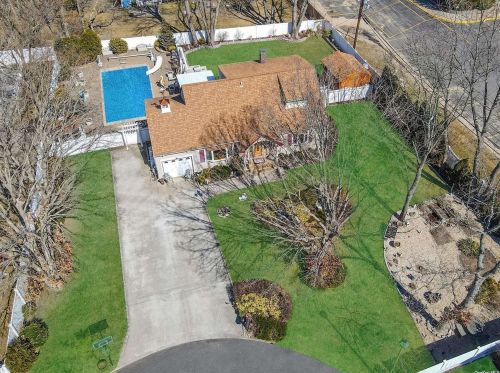 3 Irene Ct, South Setauket, NY 11720-2208