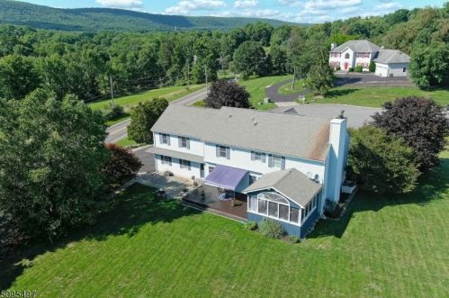 25 Martingale Dr, Wantage NJ  07461-2857 exterior