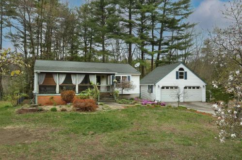 2 Bayou Dr, Raymond, NH 03077-2364
