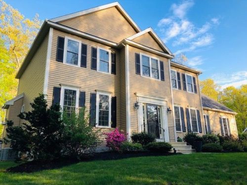 2 Dudley Rd, Mendon, MA 01756-1087