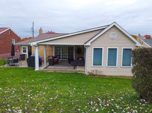 1290 Edgewood Dr, Whitaker PA  15120-1360 exterior