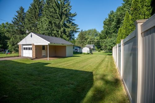 60 Wick Ave, Hermitage, PA 16148-1811