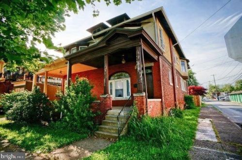 247 Emerald St, Harrisburg, PA 17110-1836
