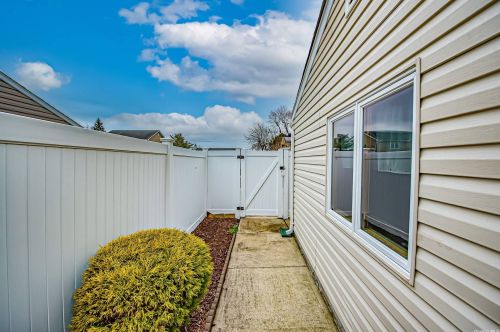 4156 Florence Rd, Bethpage NY  11714-6237 exterior