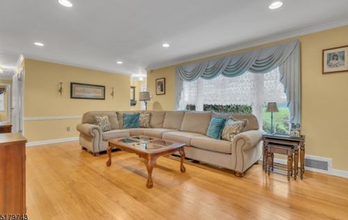 121 Southern Blvd, Chatham Township NJ 07928-1323 exterior