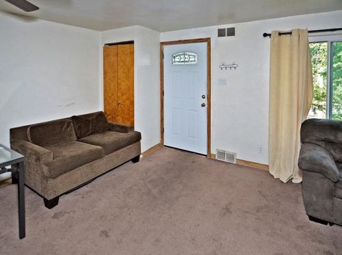 1813 Greentree Rd, Pittsburgh, PA 15220-1811