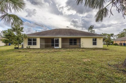 1505 9th St, Lehigh Acres, FL 33972-3371