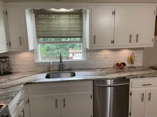 1 Parkside Dr, Airmont NY  10901-7601 exterior