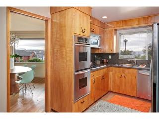 1103 Bigelow Ave, Seattle WA  98109-3208 exterior