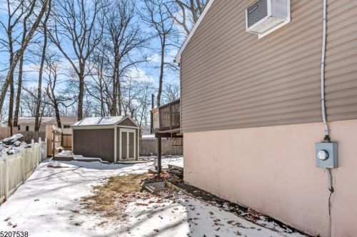 14 Reading Rd, Hopatcong NJ  07843-1023 exterior
