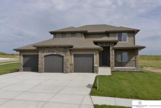 19012 Sahler St, Omaha, NE 68022-1139
