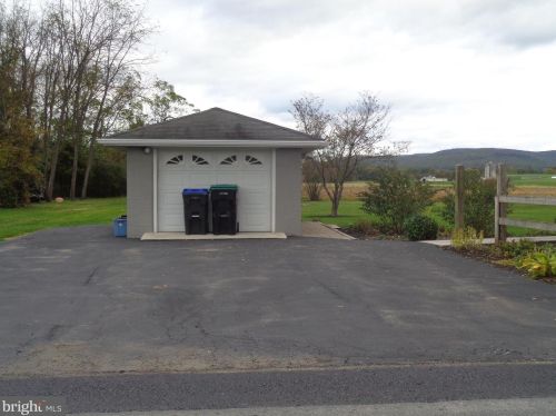 570 Zion Rd, Carlisle PA  17015-7111 exterior