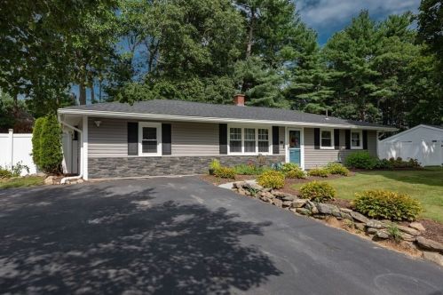 89 Sully Rd, Raynham, MA 02767-1222