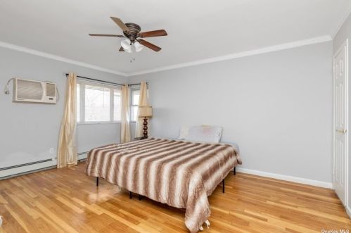 545 Queen St, Westbury NY  11590-1399 exterior