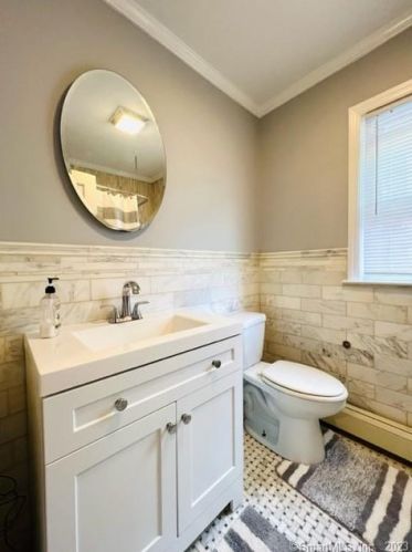 131 Cleveland Ave, Bridgeport CT 06606-5289 exterior