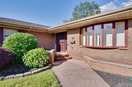 636 Barron Ave, Woodbridge, NJ 07095-3102
