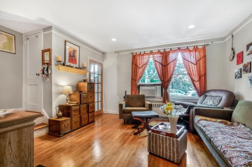 3917 49th St, Long Island City, NY 11104-1023