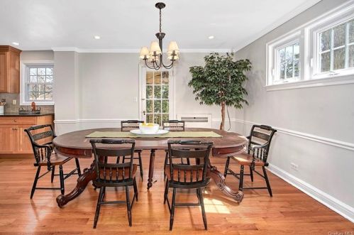 120 Albemarle Rd, White Plains NY  10605-3304 exterior