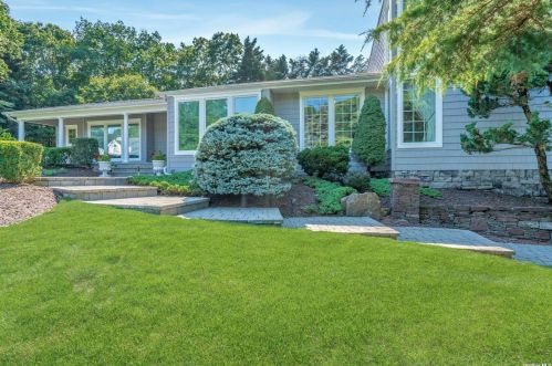 15 Frost Valley Rd, Mount Sinai NY  11766-1401 exterior