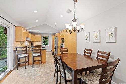 96 Vanderbilt Blvd, Oakdale NY  11769-2033 exterior