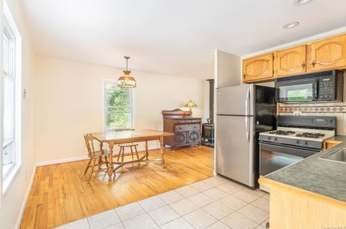 81 Wickham Dr, Warwick NY  10990-2126 exterior