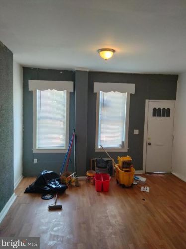 824 8th St, Camden, NJ 08102-1850