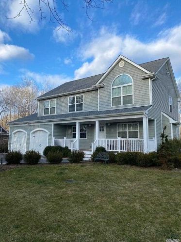101 Old Country Rd, East Quogue, NY 11942-3804