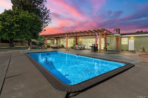 832 Cedar Ave, Brea, CA 92821-6611