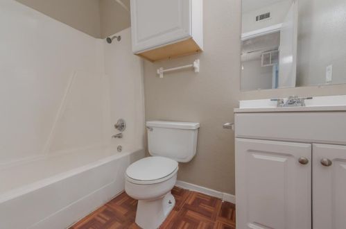 612 Londonderry Ln, Denton TX  76205-0704 exterior