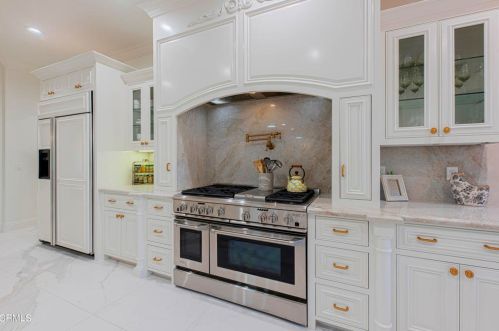 840 Fairway Dr, Bakersfield CA 93309-2416 exterior